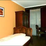 Historisches Genusshotel Loewen Fogadó 3*