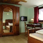 Fogadó Historisches Genusshotel Loewen 3*