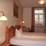 Fogadó Historisches Genusshotel Loewen 3*