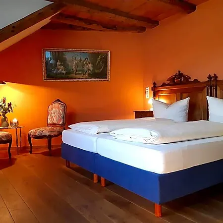 Historisches Genusshotel Loewen אורחן 3*