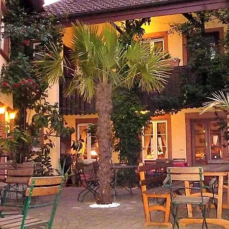 Historisches Genusshotel Loewen אורחן שופהיים