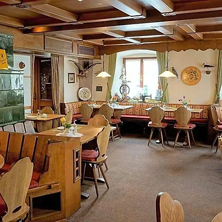אורחן Historisches Genusshotel Loewen שופהיים