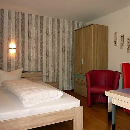 אורחן Historisches Genusshotel Loewen 3*