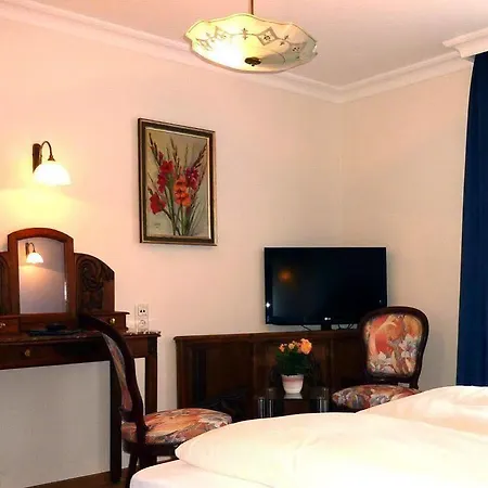Historisches Genusshotel Loewen אורחן שופהיים