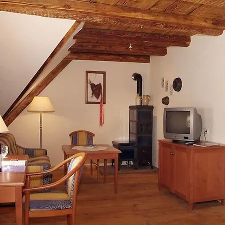 אורחן Historisches Genusshotel Loewen 3*
