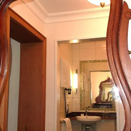 Historisches Genusshotel Loewen שופהיים